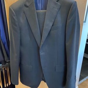 Solid Grey Suitsupply Suit - size 38L (48L EUR)